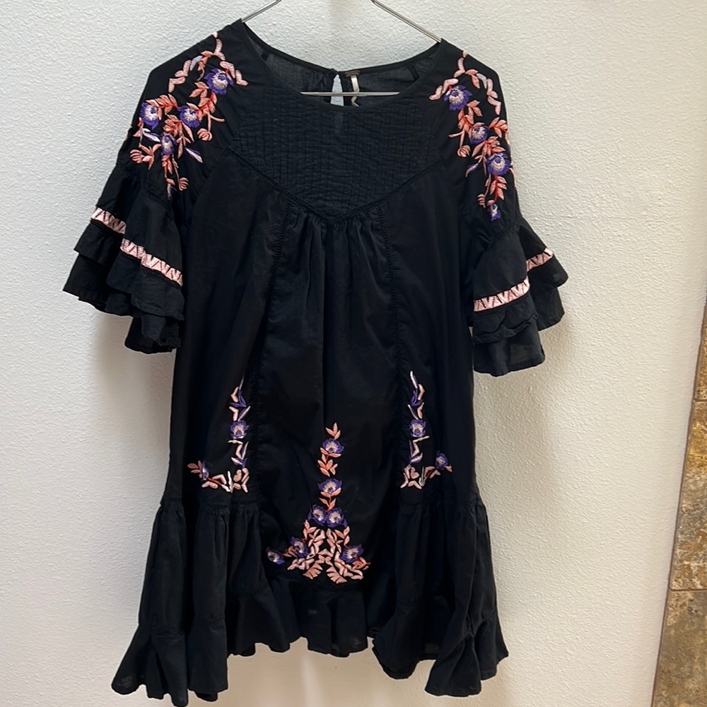 Free People dress. Size Small. Worn condition